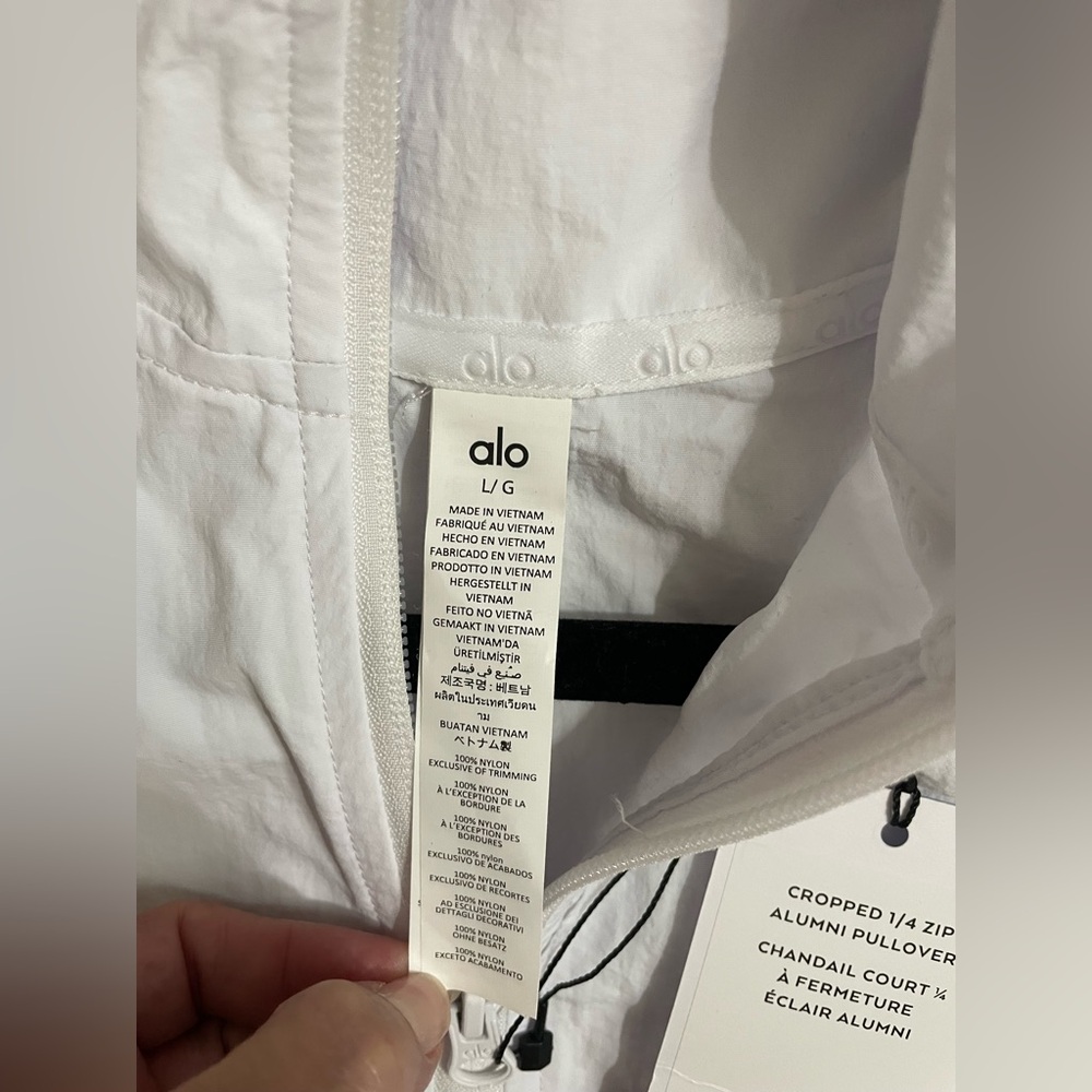 Alo Yoga NWT Cropped 1/4 Zip Alumni Pullover Lightweight Jacket in White Size L - Picture 9 of 12